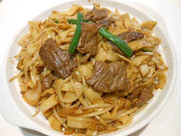 97. Fried Rice Noodle with Beef Slices and Bean Sprouts 干炒牛肉河